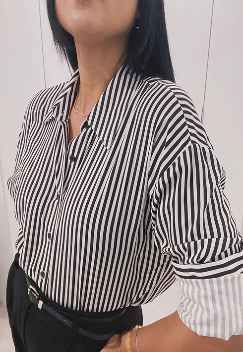 Camisa Cropped Listrada Preta